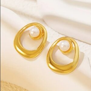 18k Gold Plated Pearl Earrings